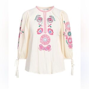 ANTIK BATIK
Embroidered crêpe top Mangoo | natural